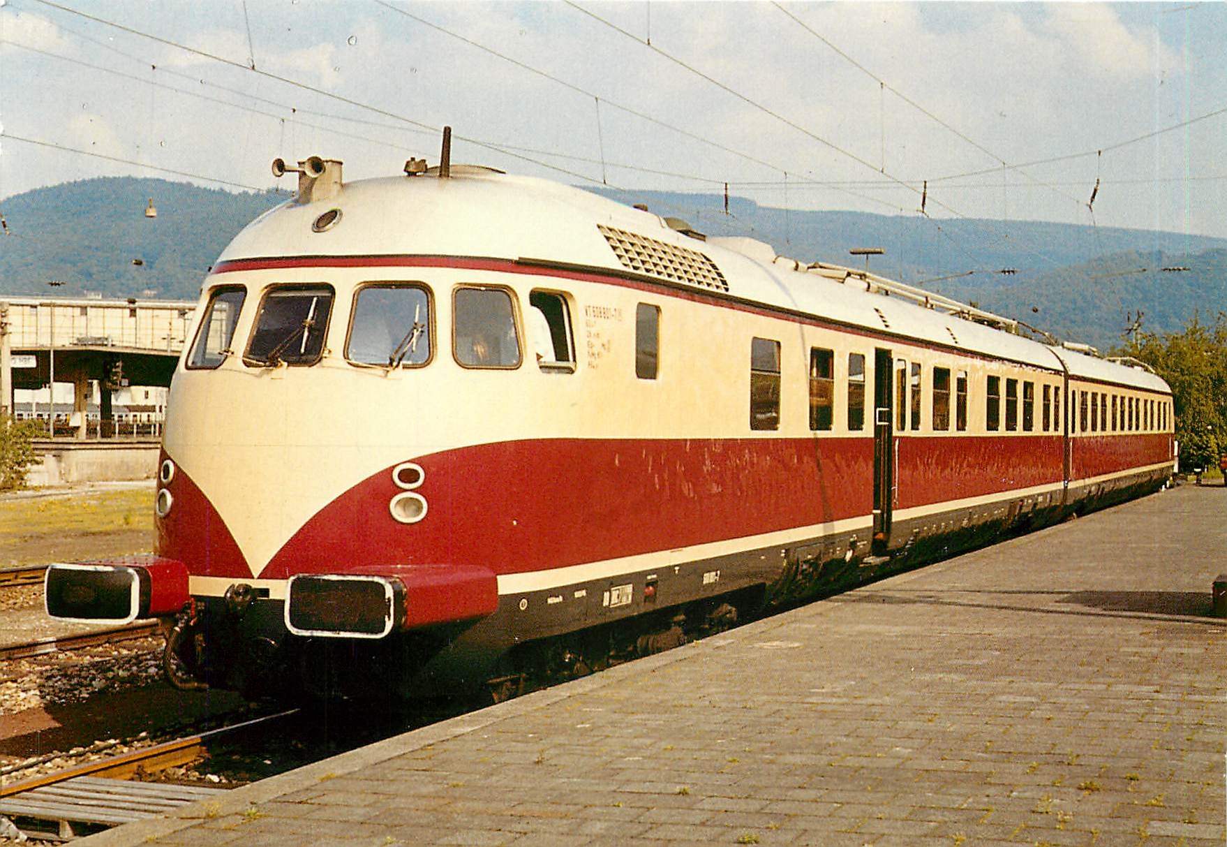 CPM Diesel hydraulic multiple unit VT 608 801 at Heildelberg main station