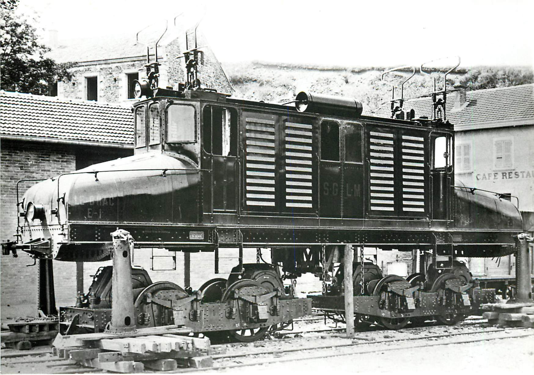 CPM Locomotive no 1 Le Drac en levage 