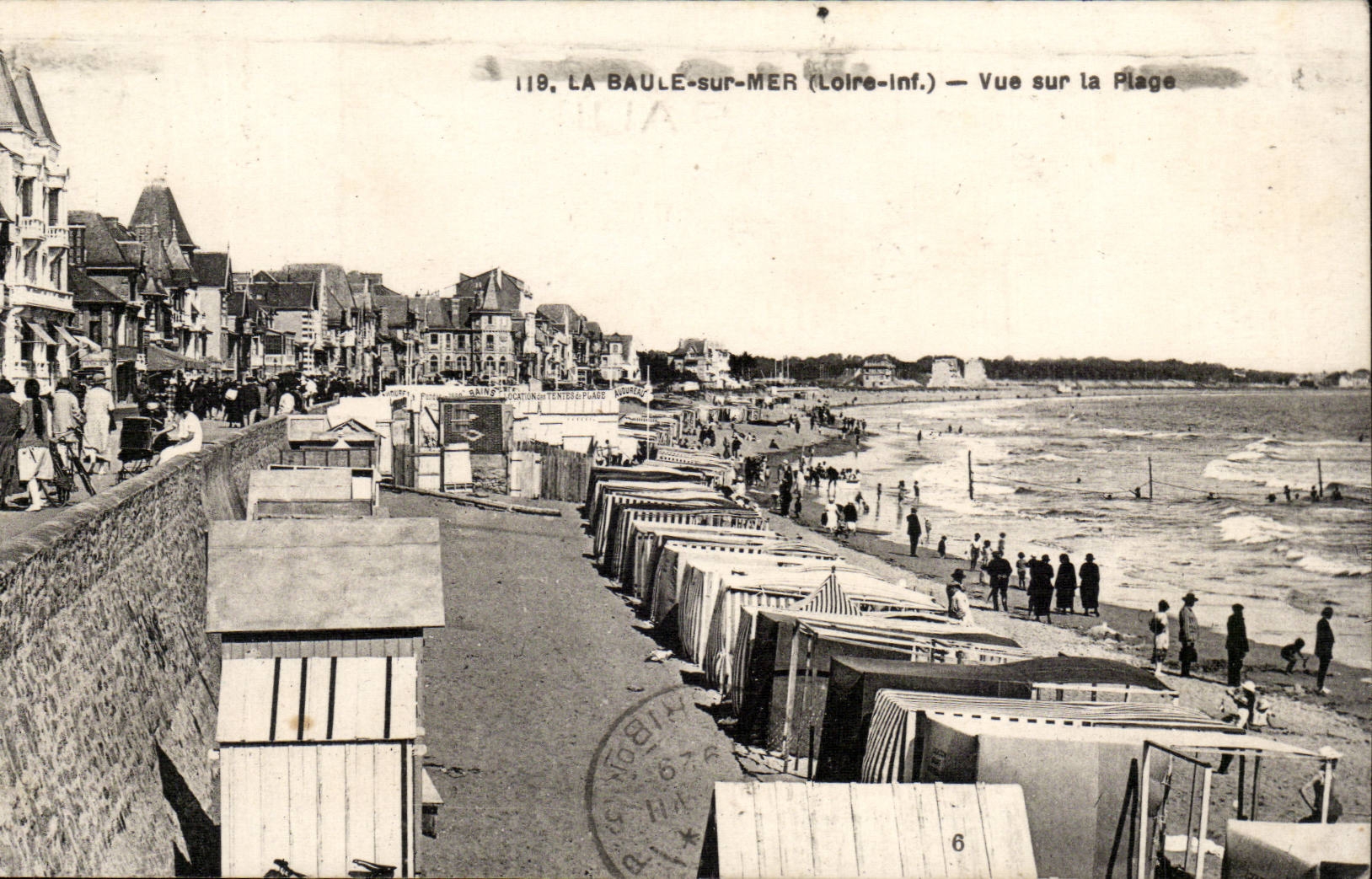La Baule CPA Seen on the beach