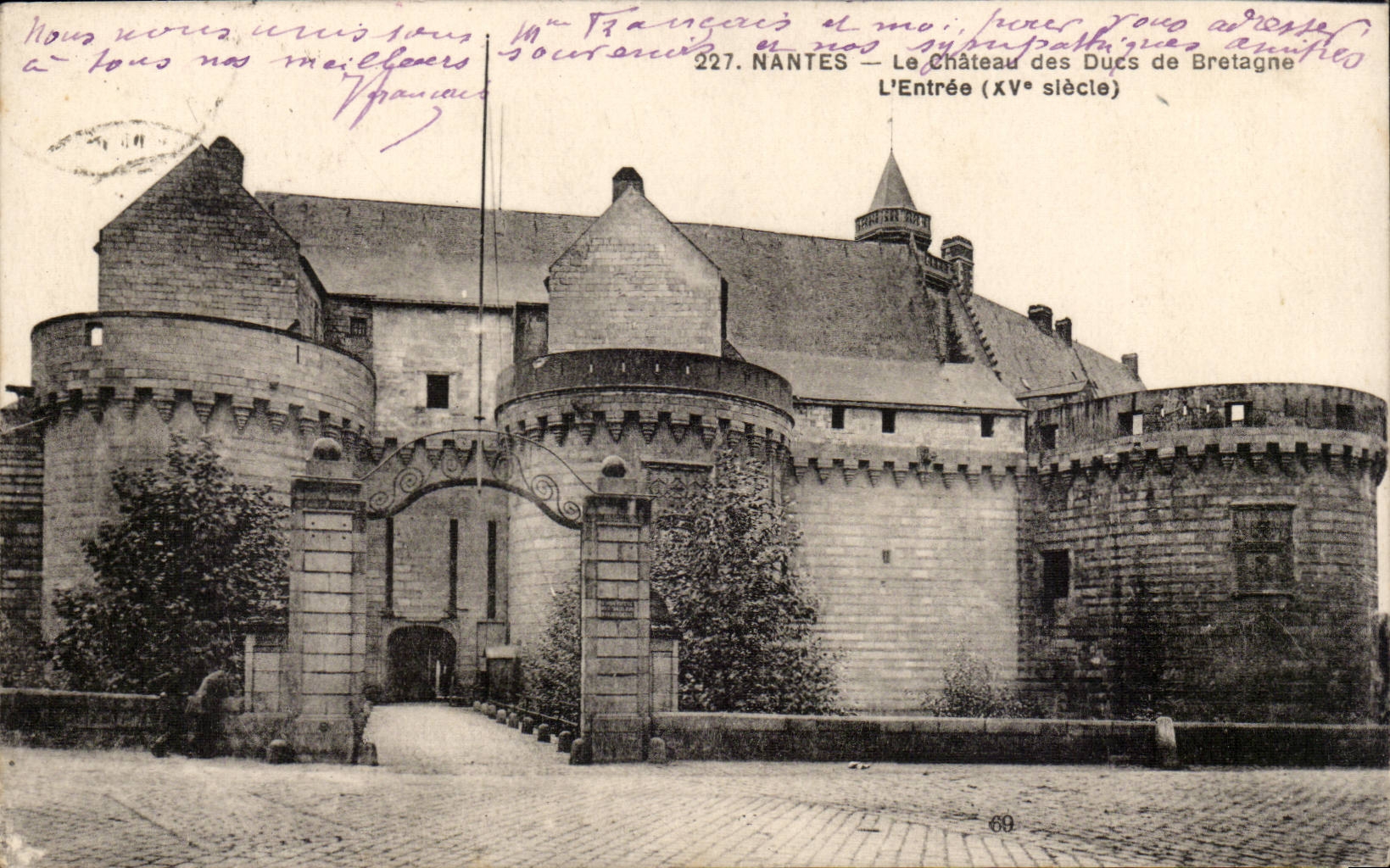 Nantes CPA the castle of the dukes of Brittany Entering