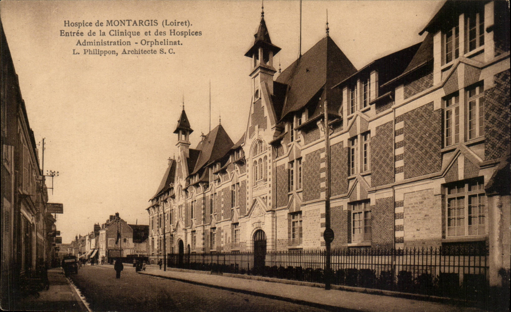 CPA Old people's home of Montargis Entrance of the private clinic and the old people's homes Orphanage Philippon architect
