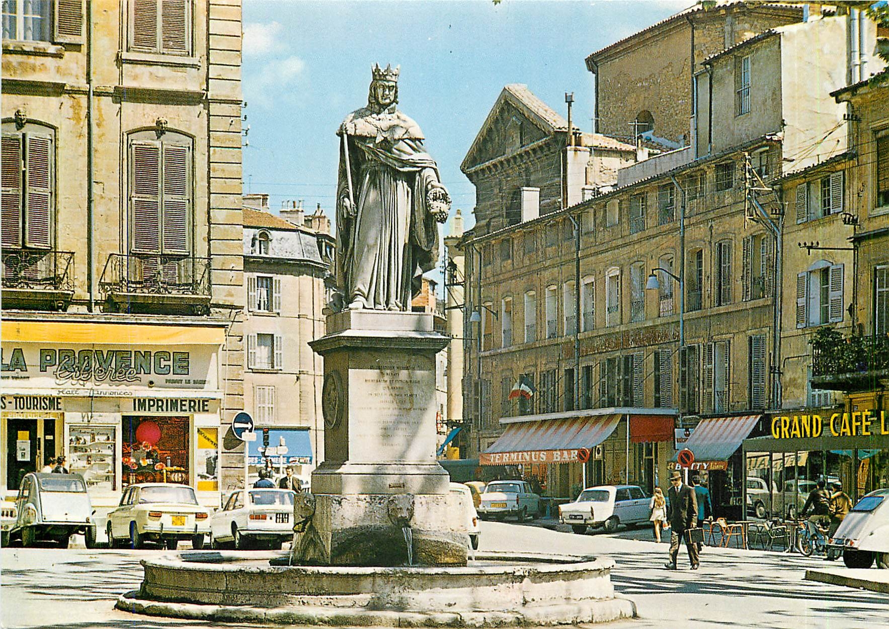 CPM Aix en Provence Statue du Roy sur le cours Mirabeau