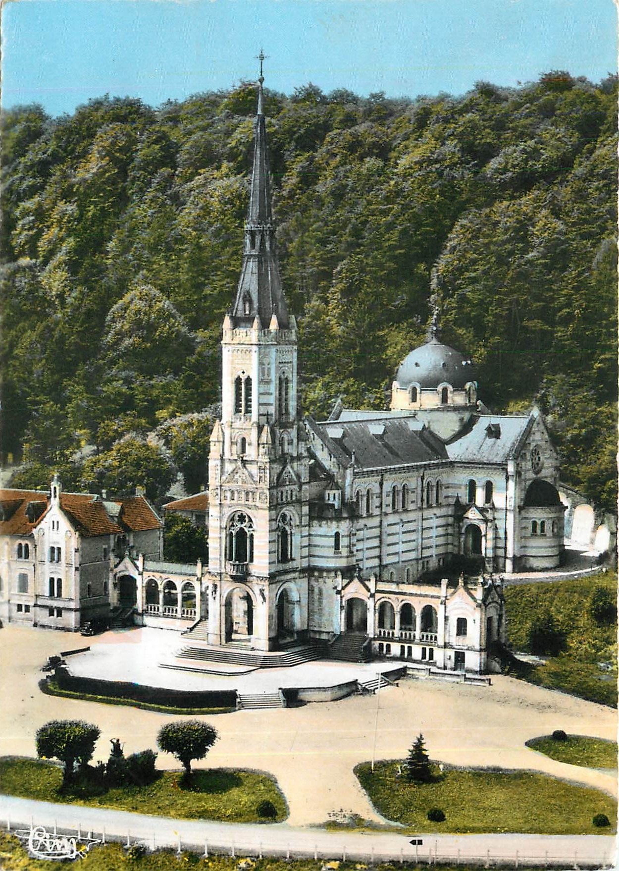 CPM Domremy la Pucelle Vosges Basilique Nationale de Sainte Jeanne d'Arc Vue aerienne