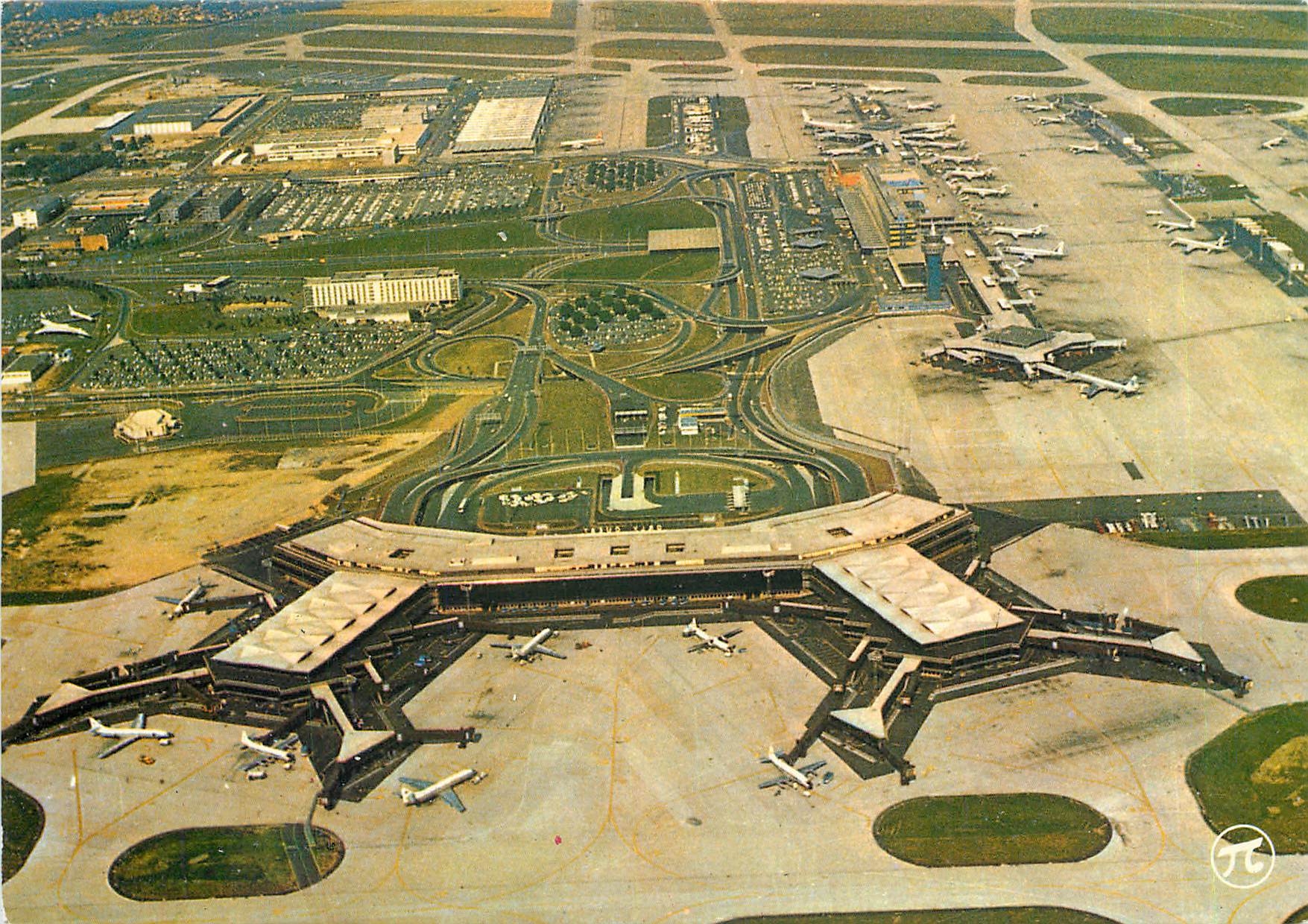 CPM Aeroport de Paris Orly Vue aerienne de l'aerogare d'Orly Ouest 