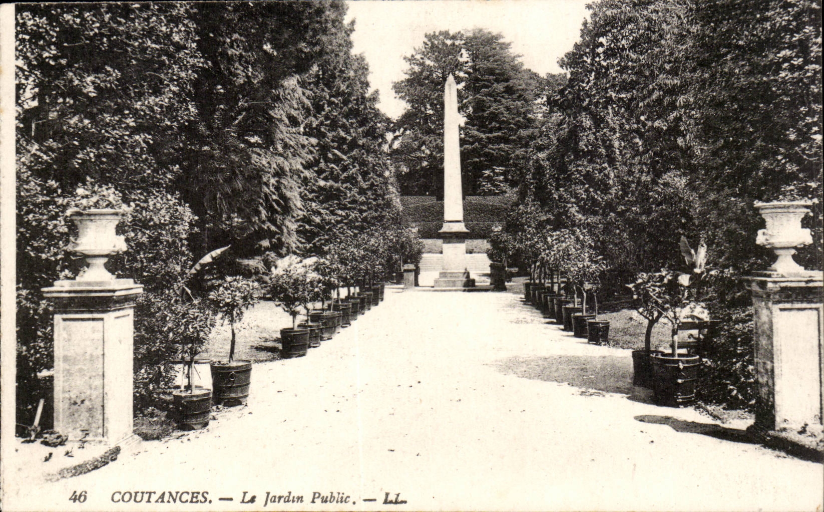 Coutances CPA the public garden