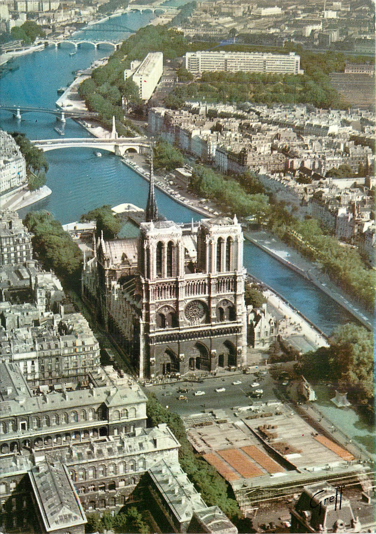 CPM Paris Vue aerienne La facade de Notre Dame et La Seine