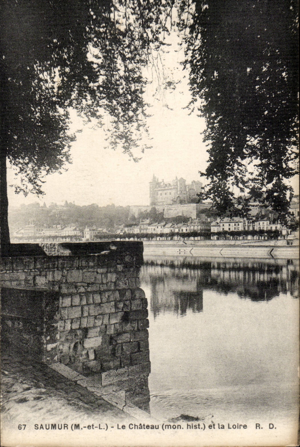Saumur CPA the castle and the Loire