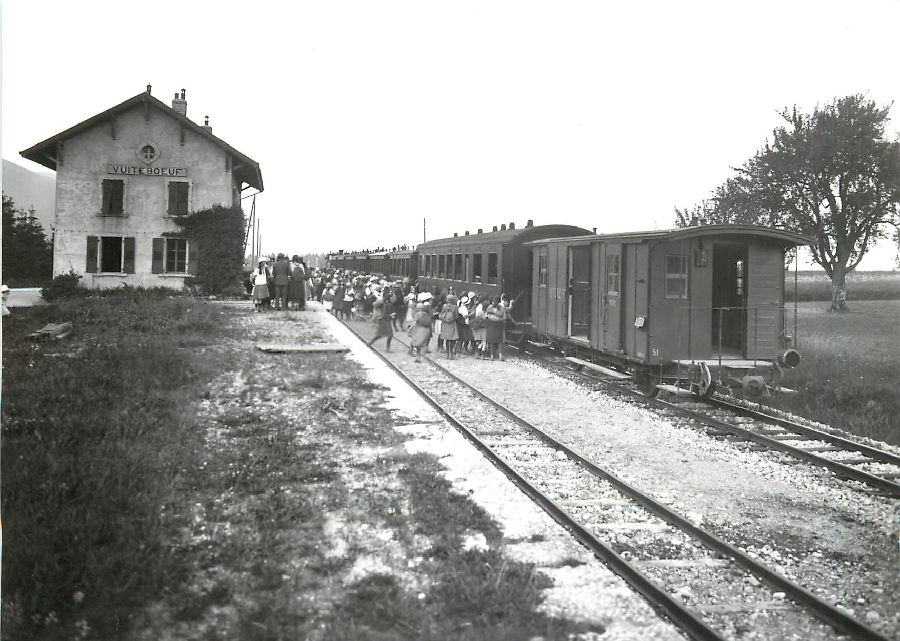 CPM Course d'ecole a Vuiteboeuf vers 1920