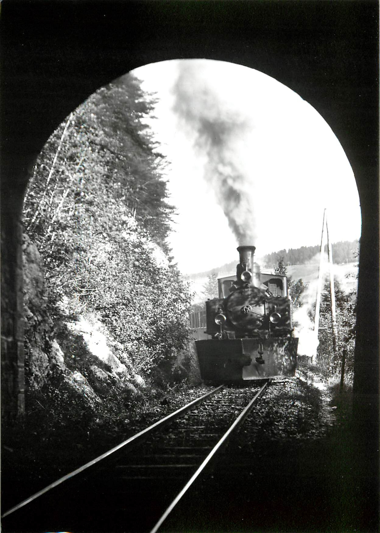CPM Train descendant au tunnel de l'Onglettaz vers 1923