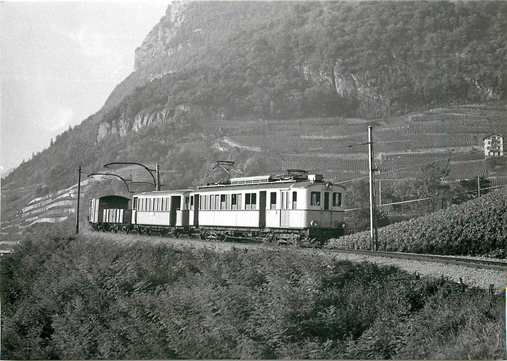 CPM Train special descendant en-dessus d'Aigle 7.10.1972