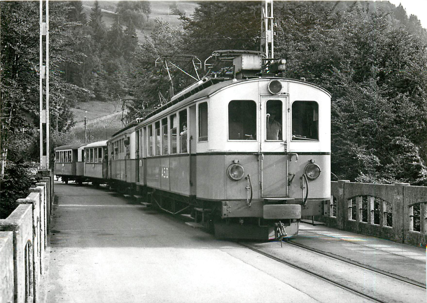 CPM Les Planches train pour les Diablerets sur le viaduc de la Grande-Eau 10.6.1973