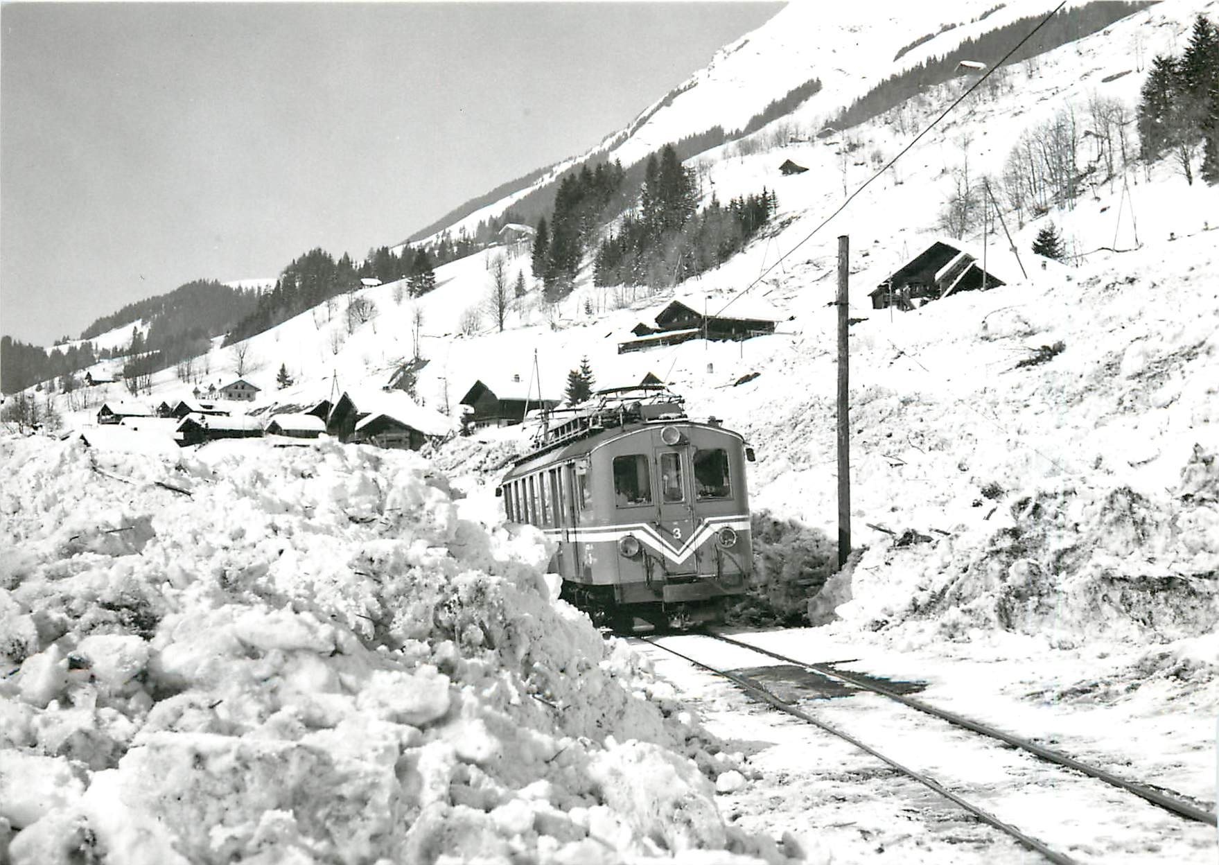 CPM ABDe 4/4 3 entre les Bovets et les Diablerets dans une zone d'avalanche 19.2.1984