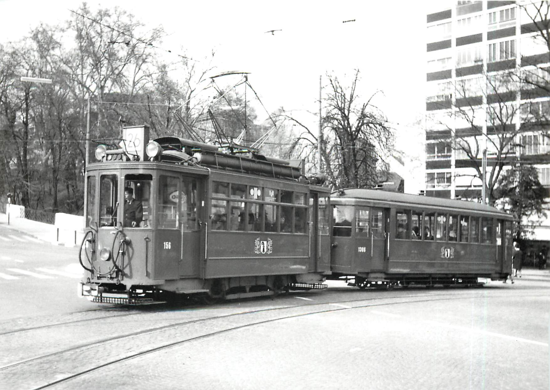 CPM Be 2/2 156 et B3 1306 pres de Heuwaage entroit recouvert maintenant par un pont routier 15.4.196