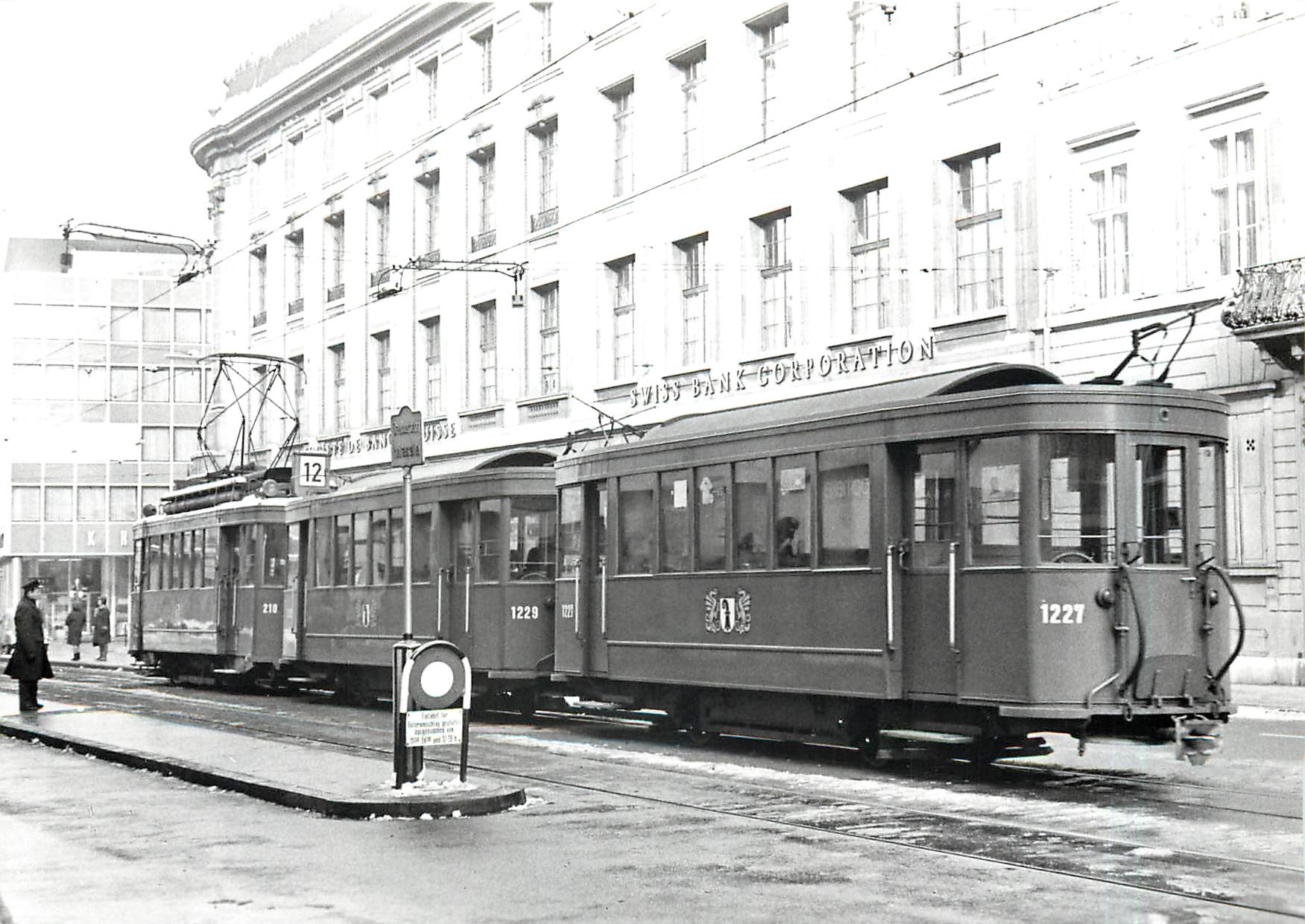 CPM Be 2/2 210 et 2 B2 a l'Aeschenvorstadt 3.1.1968