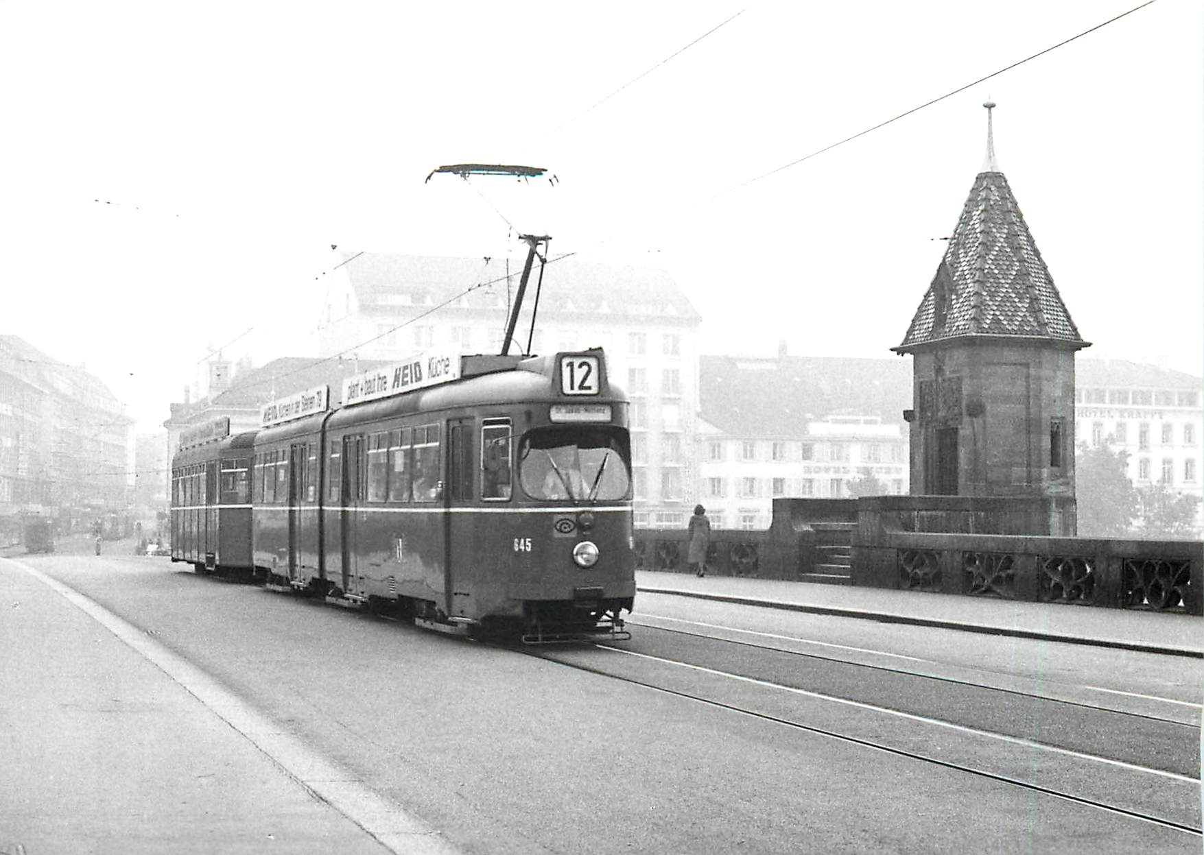 CPM Be 4/6 645 (Duewag) + B 1416 sur le pont du Rhin du milieu 3.9.1977