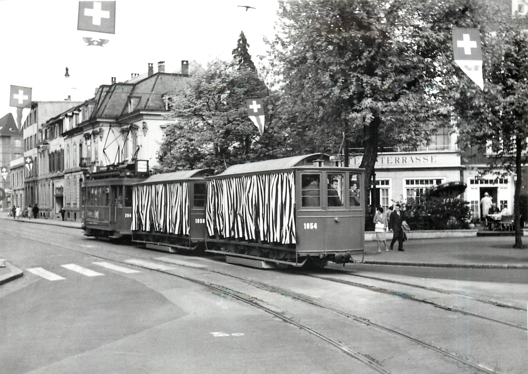 CPM Be 2/2 204 + B2 1058 + B2 1054 sur la ligne 2 1.5.1960