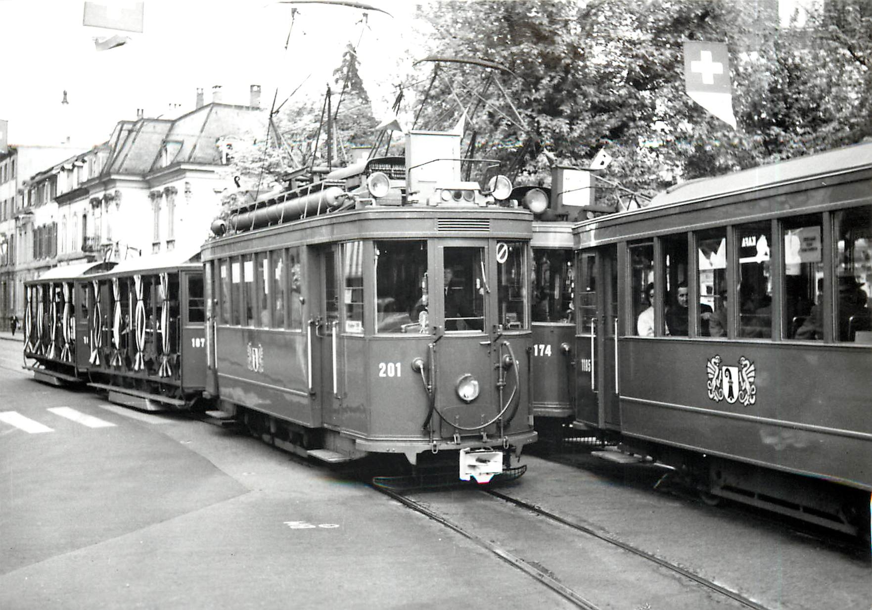 CPM Be 2/2 201 + B2 1077 et B2 1062 sur la ligne 2 1.5.1960