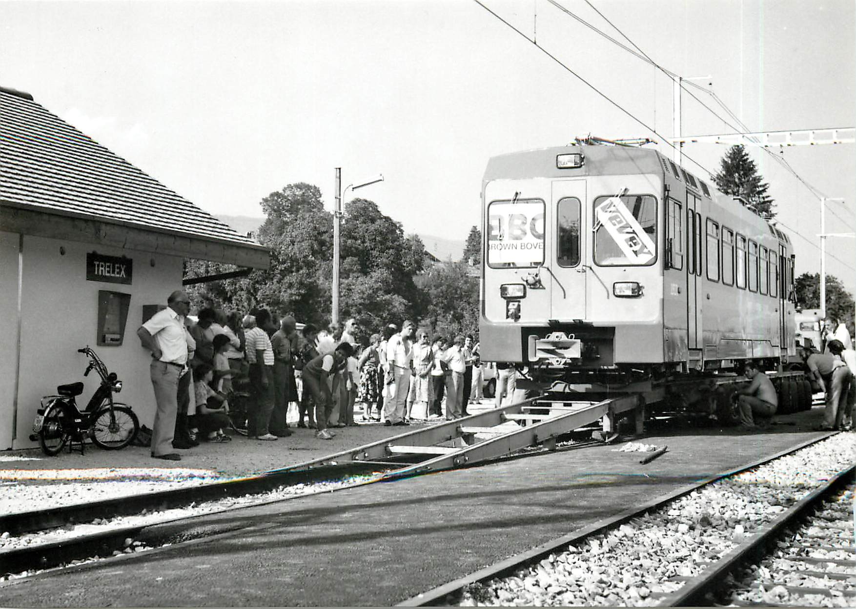 CPM Dechargement de la Be 4/4 201 a Trelex 25.9.1985