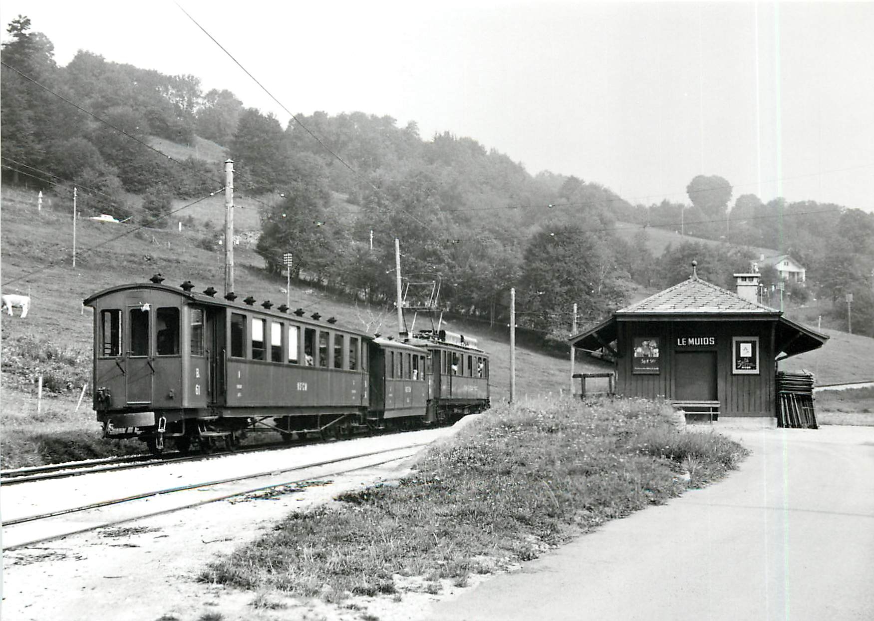 CPM En gare du Muids. Le batiment a ete demoli et remplace 22.9.1963