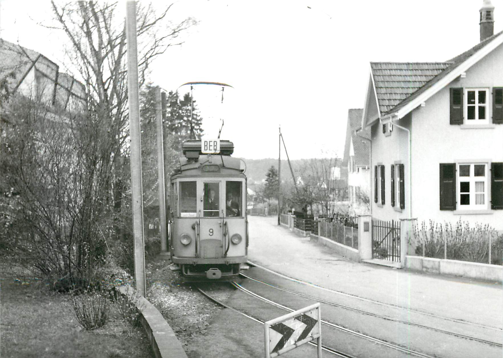 CPM Hirsland automotrice Be 2/3 9 en route pour Bale Avril 1964