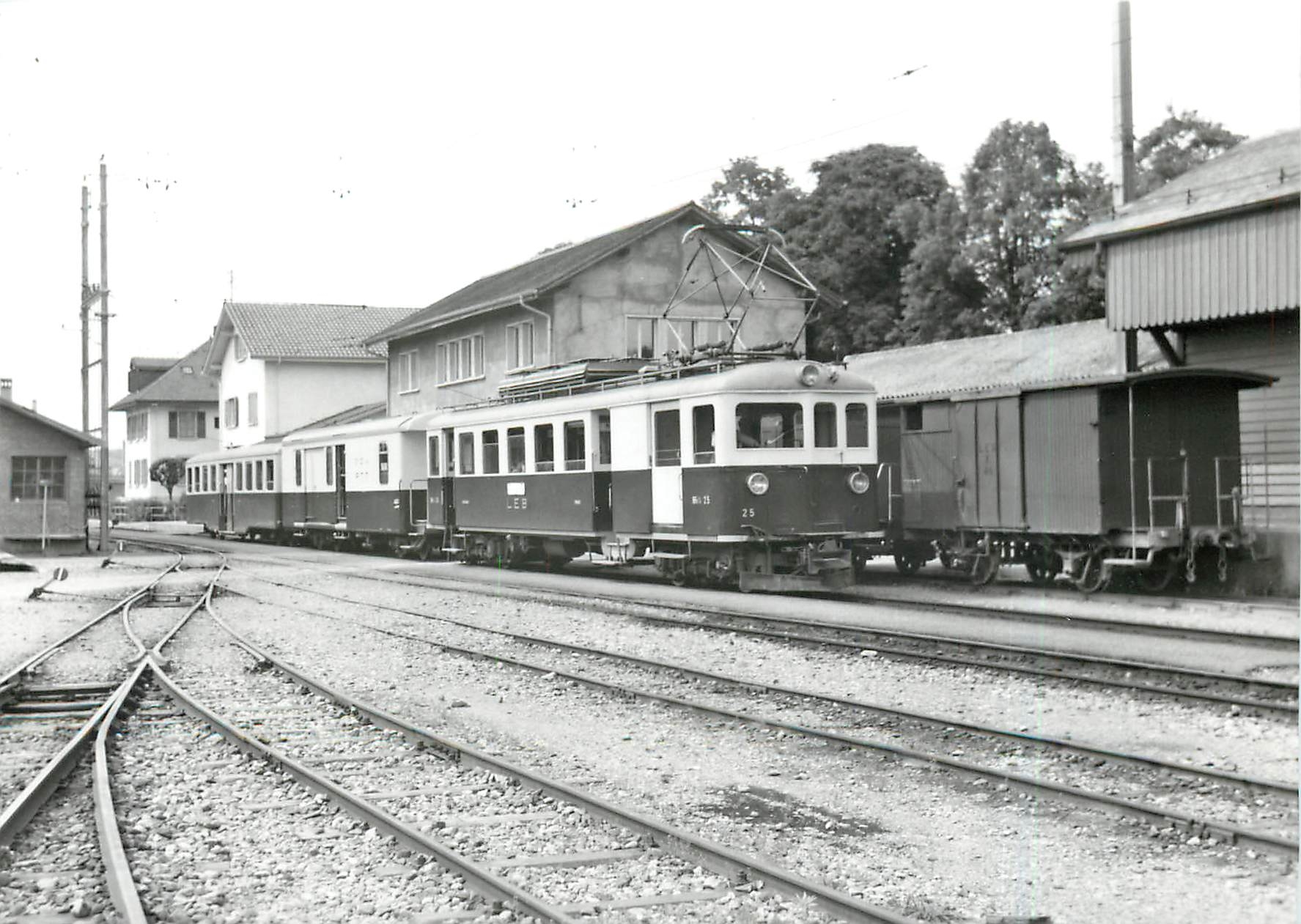 CPM Train pour Bercher en gare d'Echallens 1963