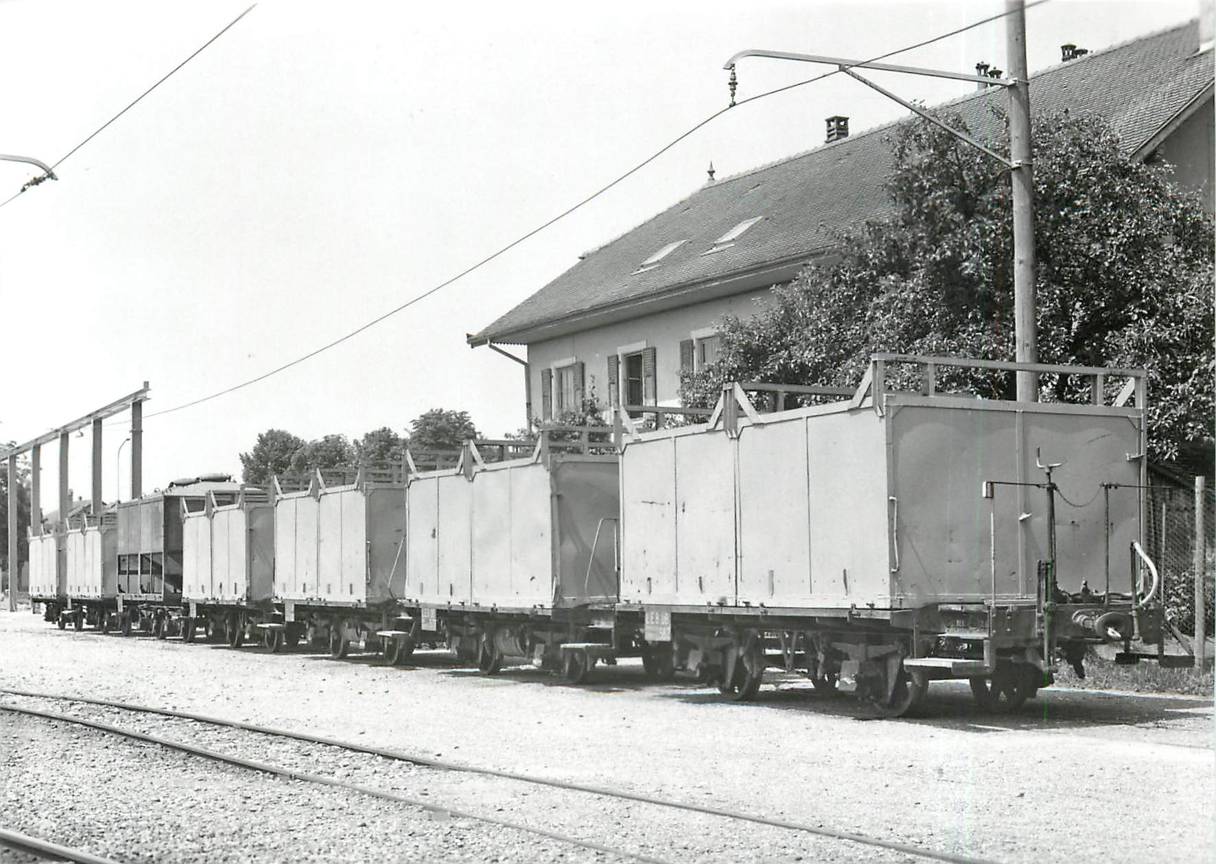 CPM Rame de wagon a betteraves en gare d'Echallens 10.7.1971