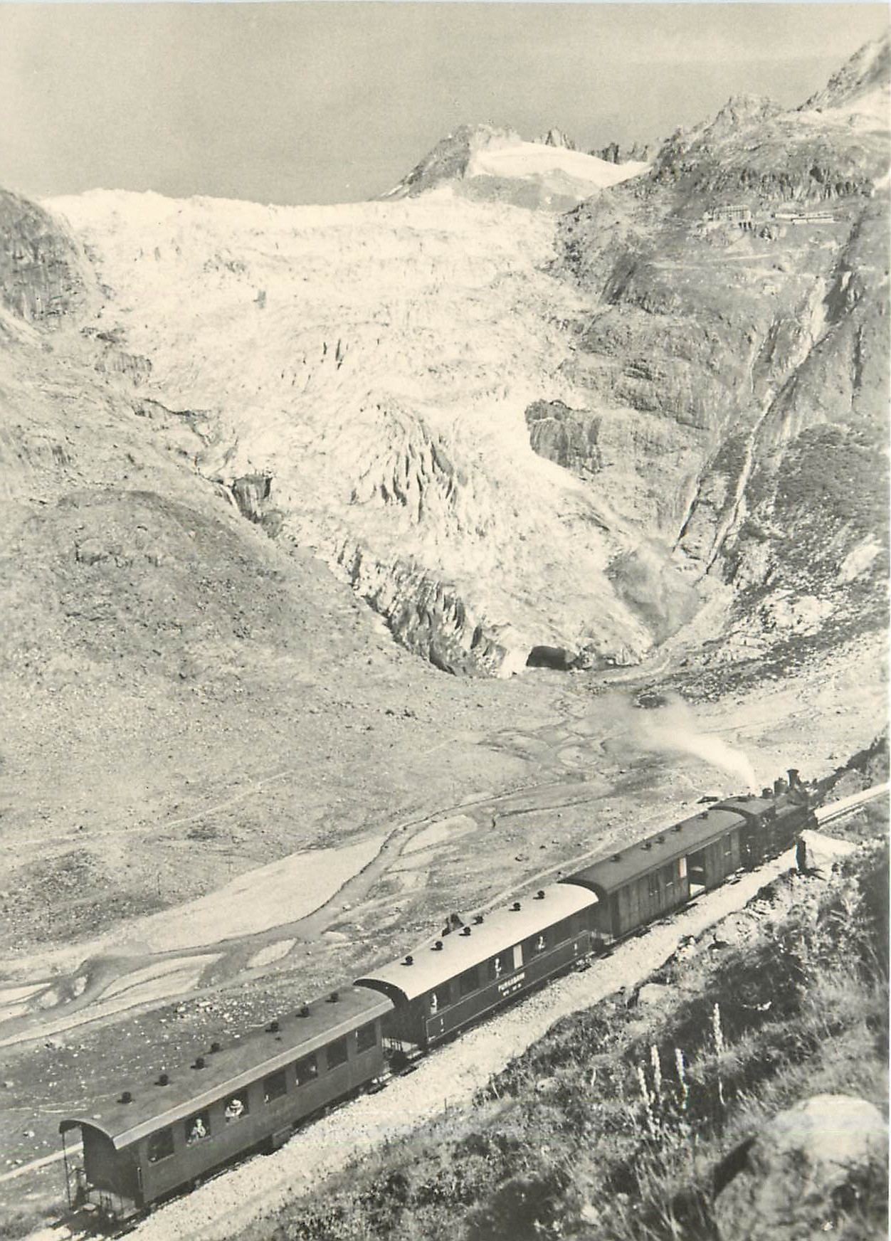 CPM Train pour Andermatt en dessus de Gletsch Vers 1925