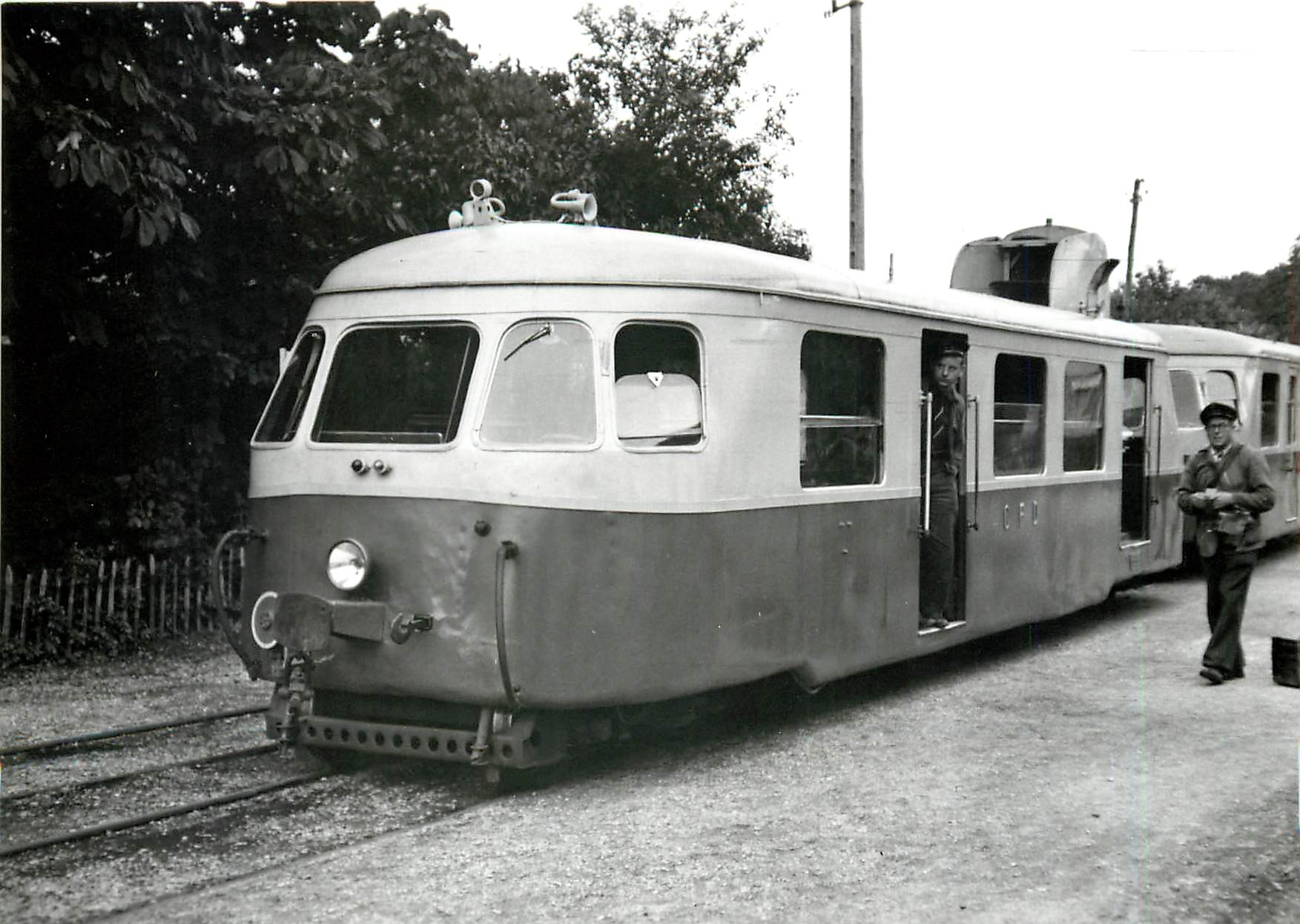 CPM Rame d'autorails a Chablis en 1951
