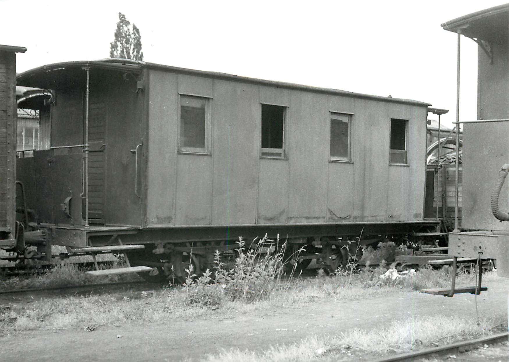 CPM Voiture a essieux a Caudry 1955