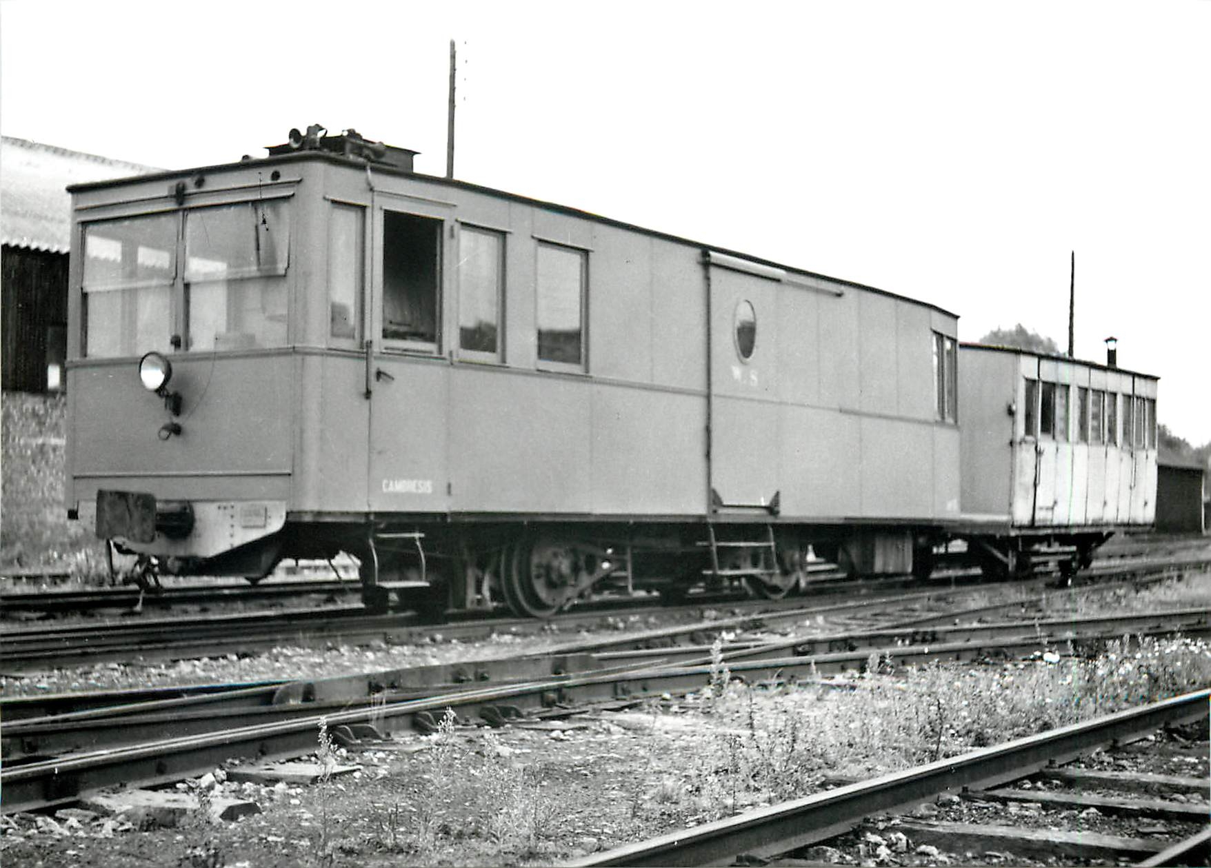 CPM Autorail Scemia No 13 et voiture C 32 a Caudry 4.9.1957