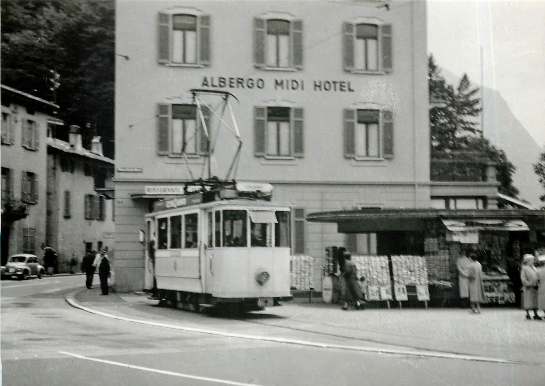 CPM Trambahn am fusse des monte Bre mit dem TCL Be 2/2 7 am 30.5.1957