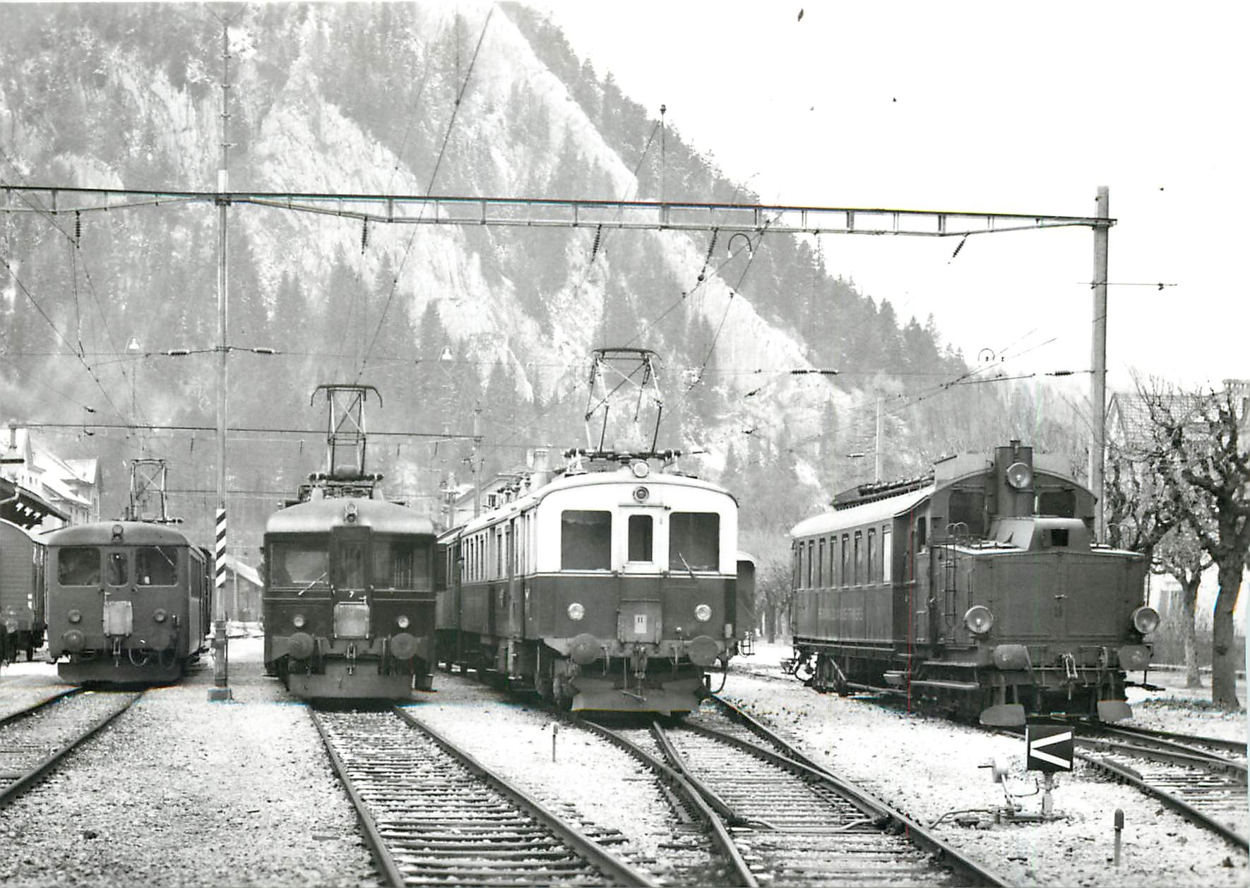 CPM Depuis 1944 des vehicules d'autres compagnies sont pretes au RVT