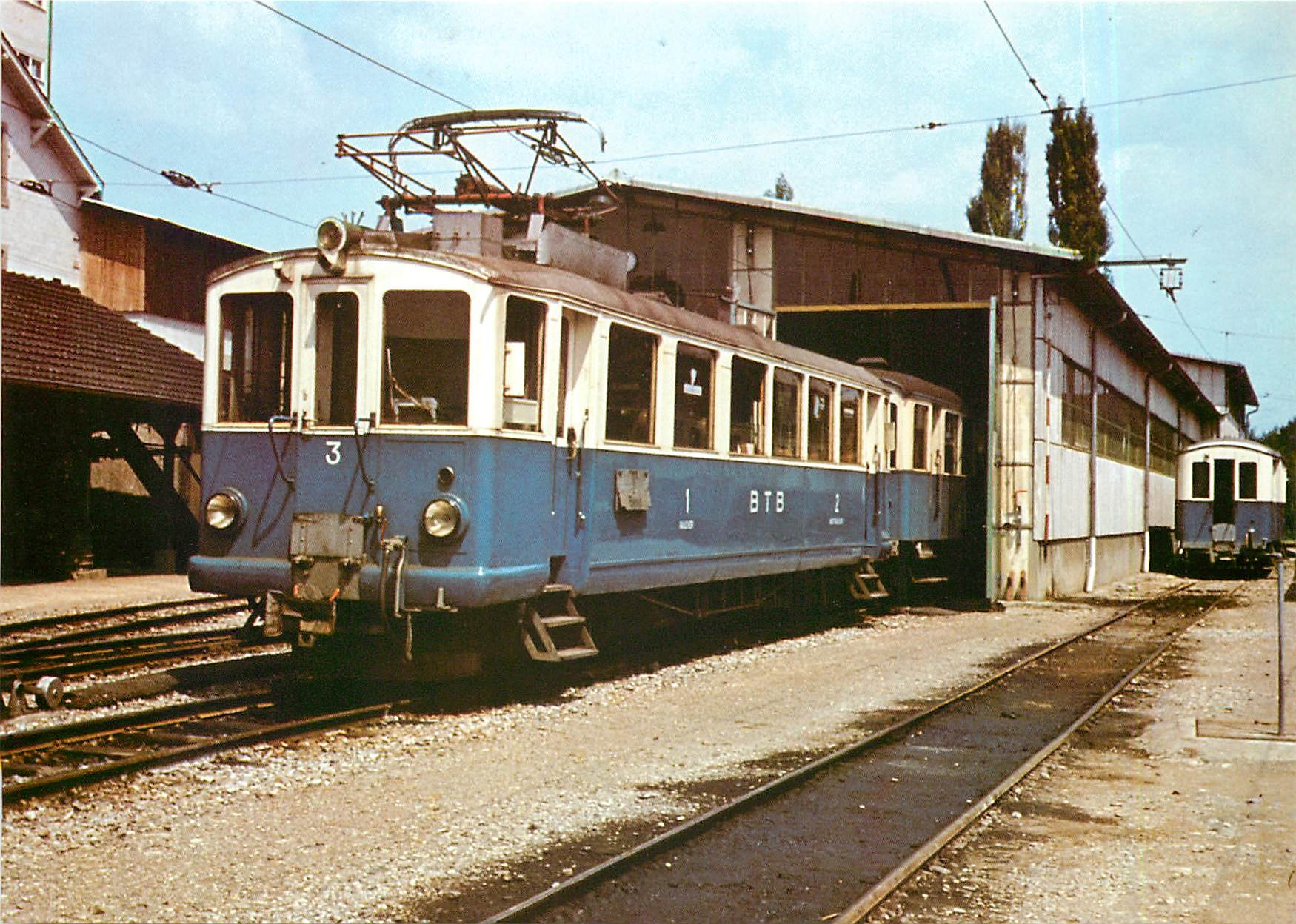 CPM Modernisierte ABE 4/4 3 der Birsigtalbahn vor dem Depot Oberwil