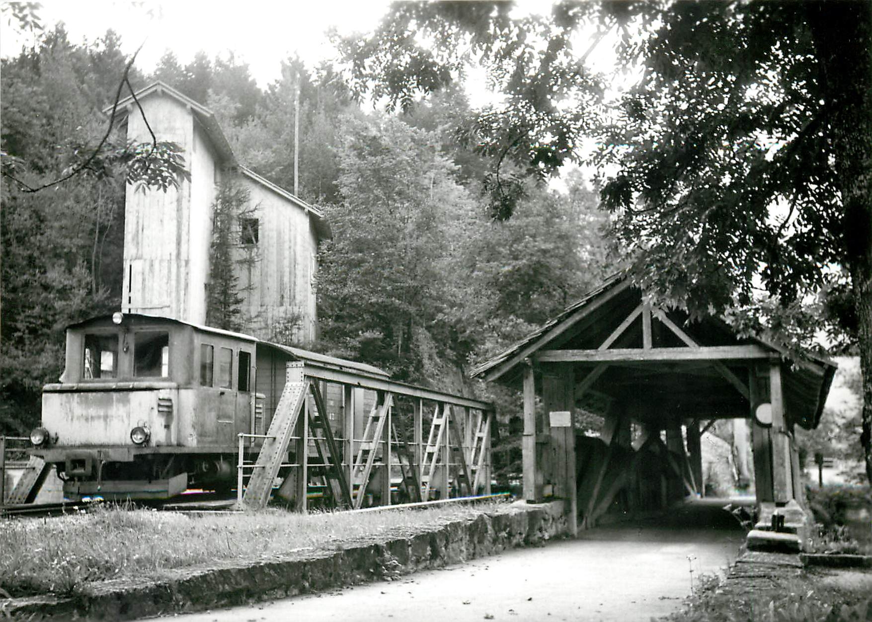 CPM Idylische Ecke mit vielen Holzbauten bei der Haltestelle Unterwasser zwischen beiden Tunnels: MI