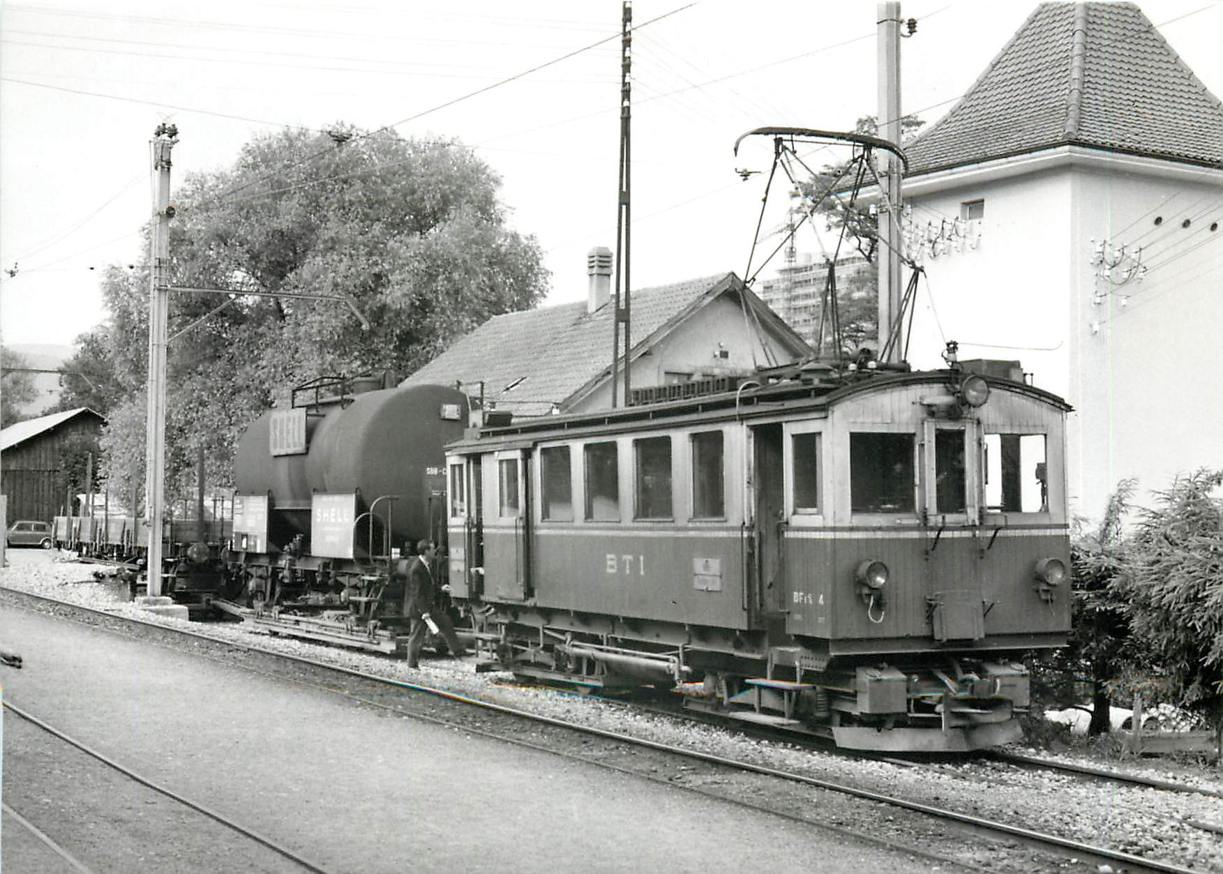 CPM Gemischerter Zug mit Lokomotive FO Hge 4/4 33 vor dem Rhonegletscher und dem ehemailgen Grandhot
