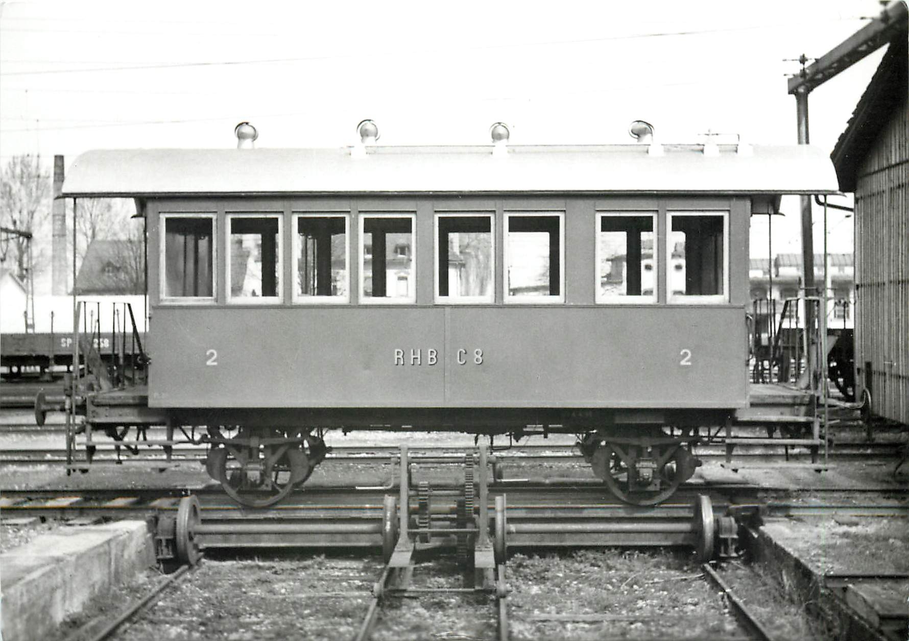 CPM RHB C 8 (1893 aus Sommerwagen von 1875 gebaut) auf der Schiebebuhne bei der Bergstation Rorschac
