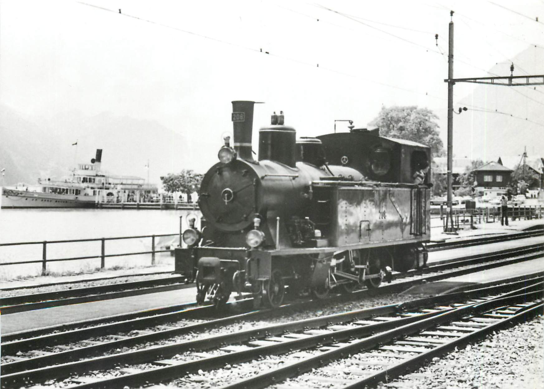 CPM Zweimal Dampf in Bienz am 19. Juni 1077 Brunig-Tal6bahnlok SBB G 3/4 208 (SLM 1913) vor Raddampf