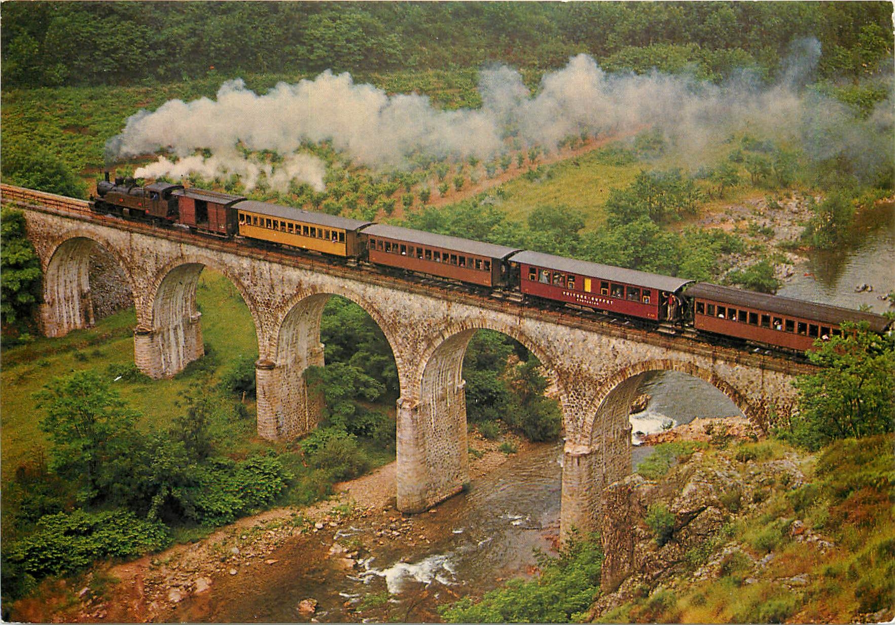 CPM Voiture 2e ckasse à Essieux et portière latérales