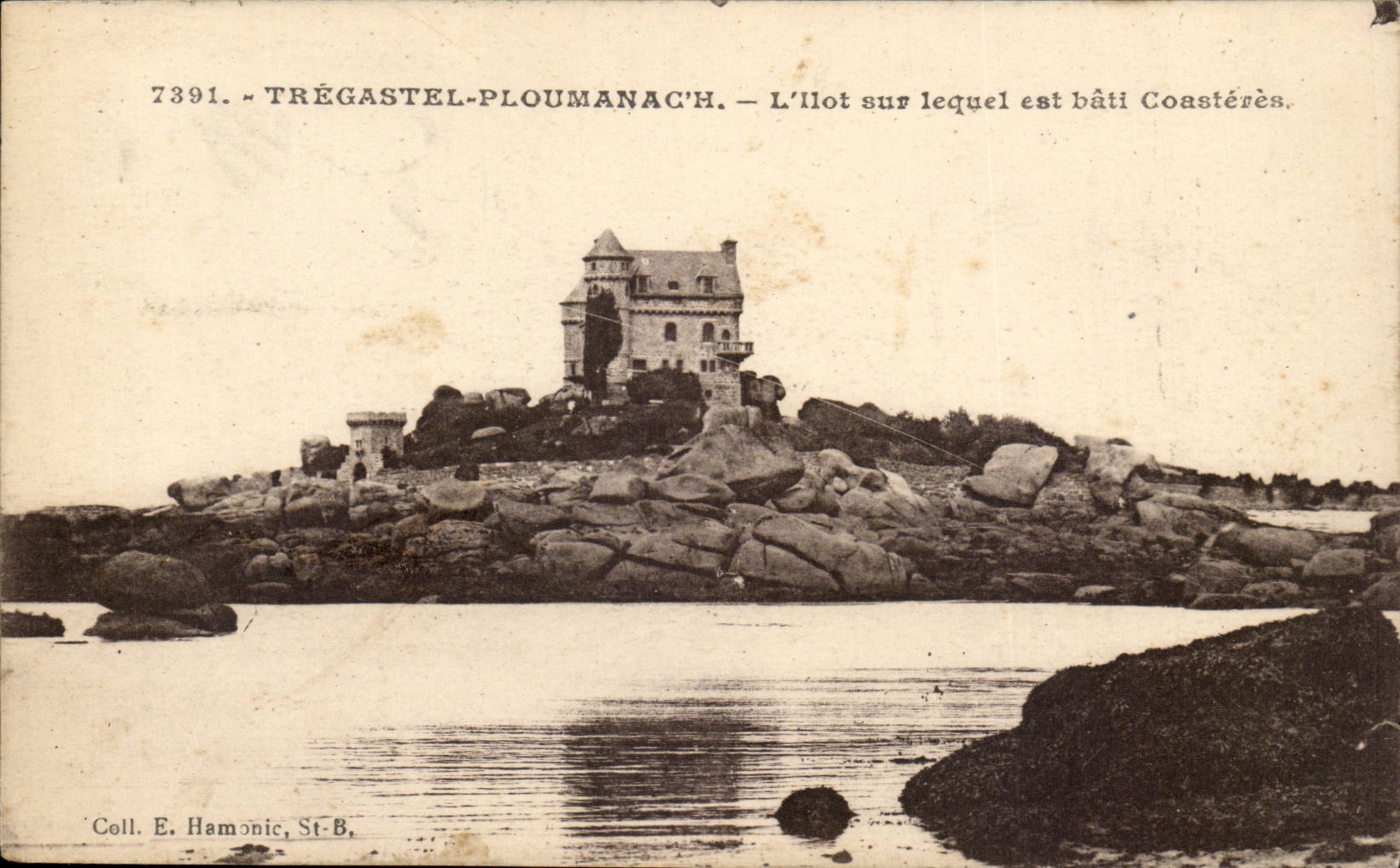 Tregastel Ploumanach CPA L'ilot sur lequel est bati Consteres