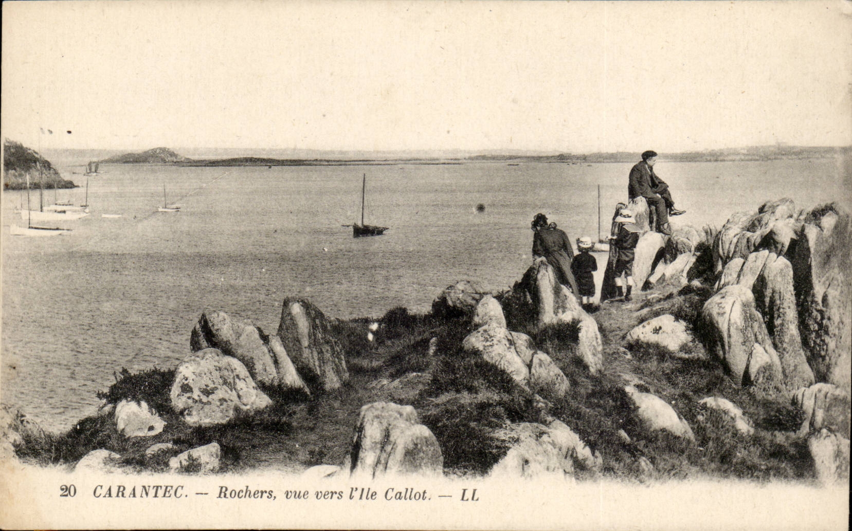 Carantec CPA Rocks seen towards the island Stone-block