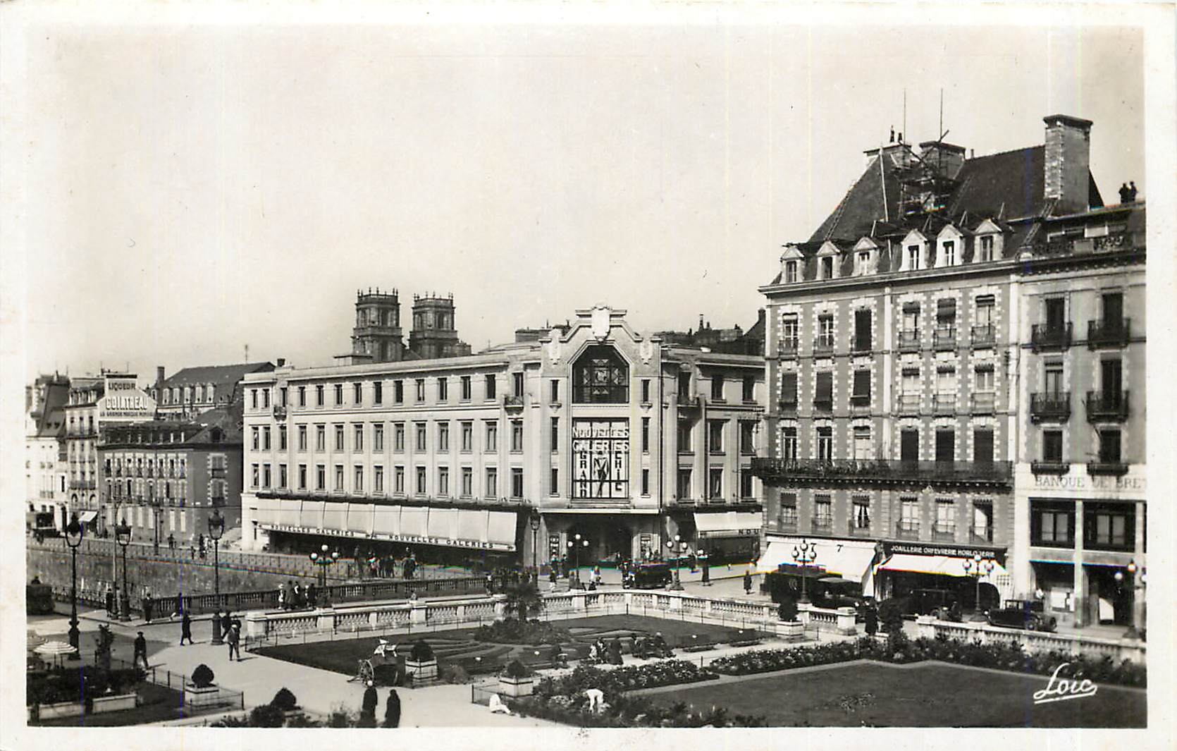 CPA rennes-u coin des Jardins sur la Vilaine.Entree de la Rue de Rohan
