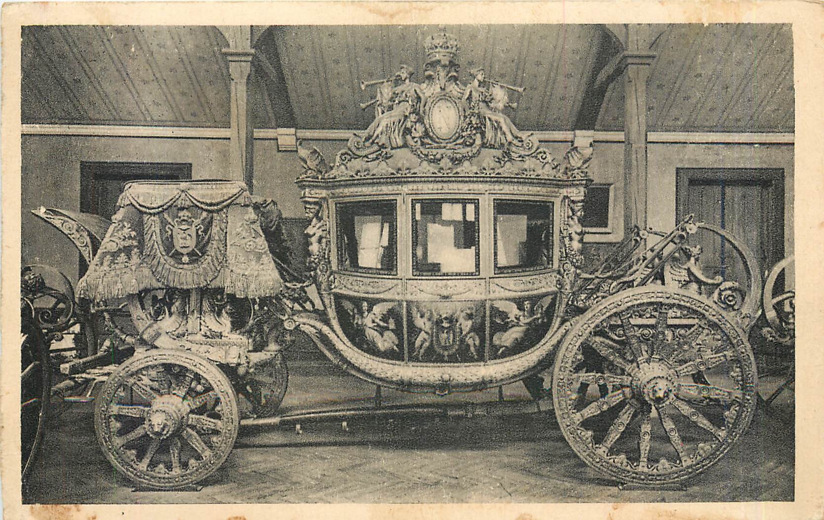 CPA VERSAILLES (TRIANON).Musee des voitures-Voiture du Sacre