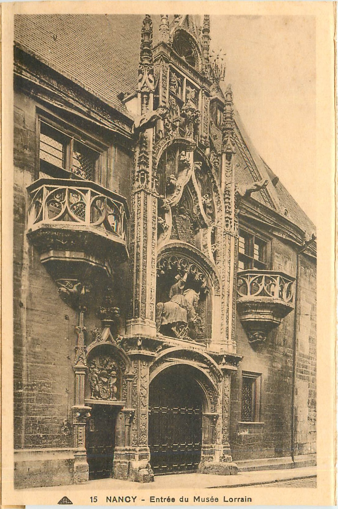 CPA NANCY- Entrée du Musée Lorrain