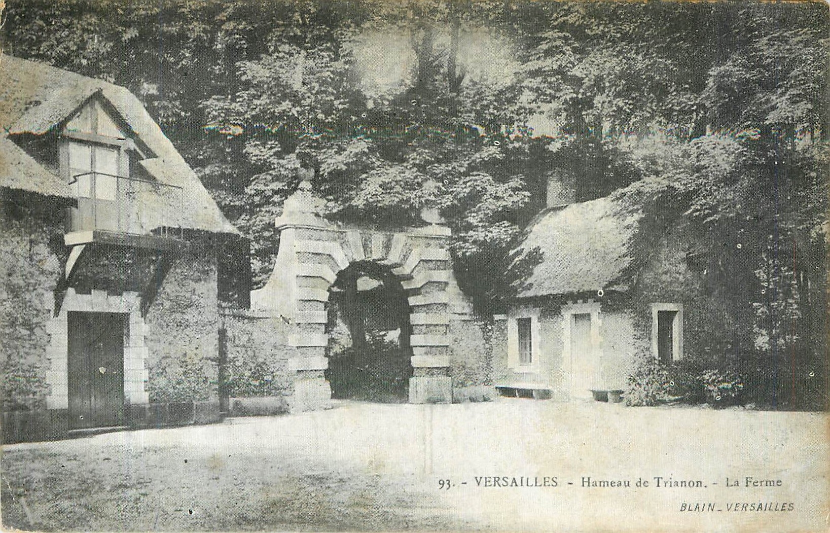 CPA VERSAILEES-Hameau de Trianon-La Ferme