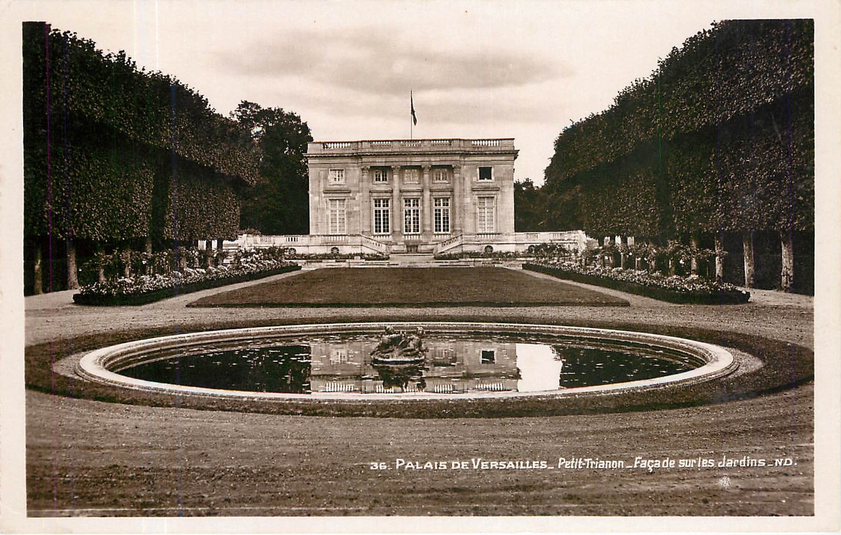 CPA palais de versailles-Petit Triannn-façade sur les Jardins