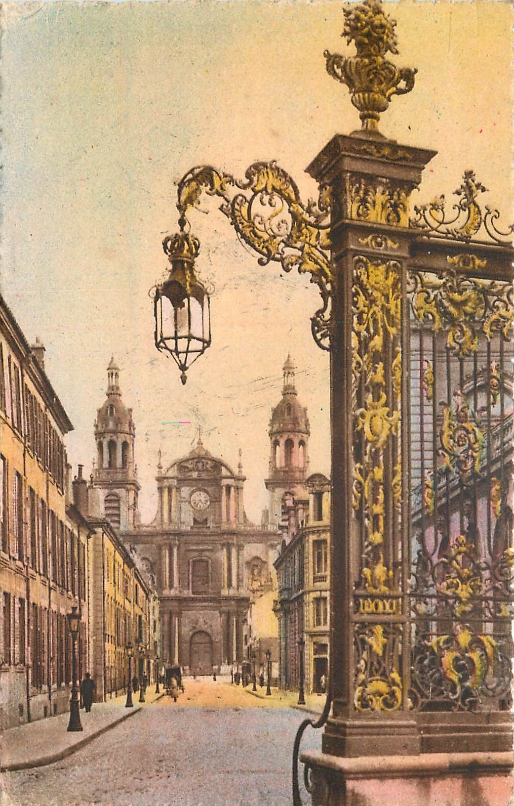 CPA Nancy Rue Maurice Basses et la Cathedrale Une des grilles de Jean Lamour 