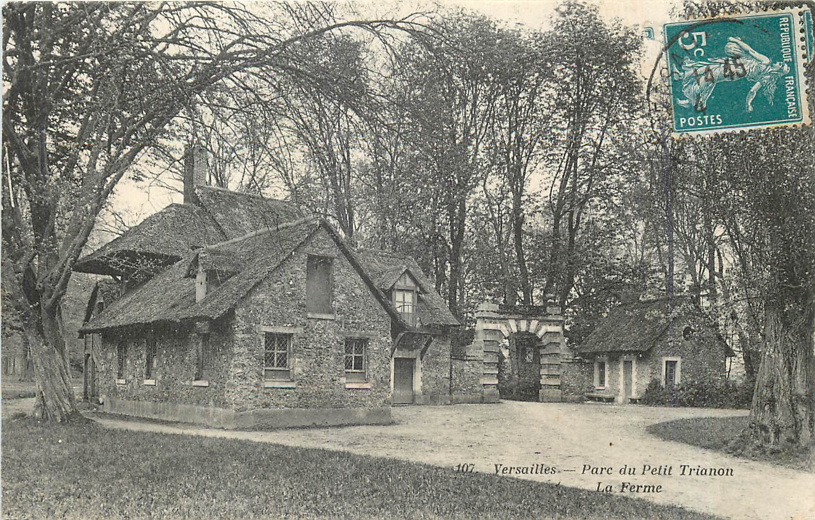 CPA Versailles Parc du Petit Trianon La Ferme 