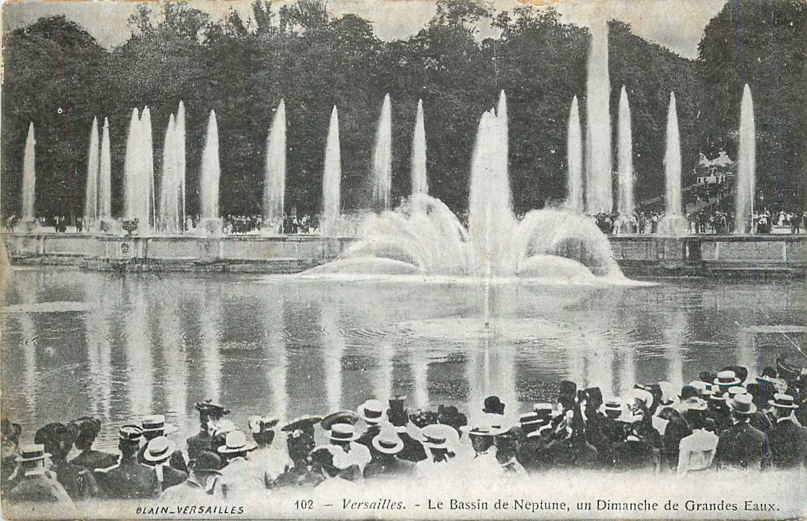 CPA Versailles Le Bassin de Neptune un Dimanche de Grandes Eaux 