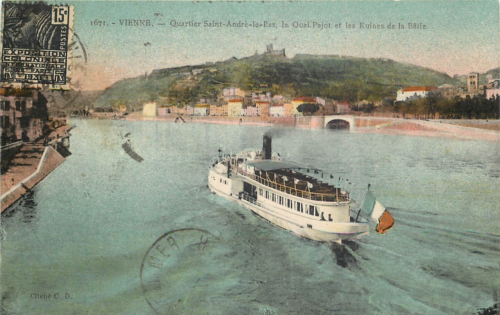 CPA Vienne Quartier Saint Andre le Pas le Quai et les Ruines de la Baite Bateau