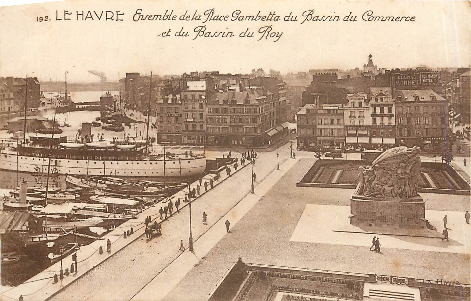 CPA Le Havre Ensemble de la Place Gambetta du Bassin du Commerce et du Bassin du Roy 